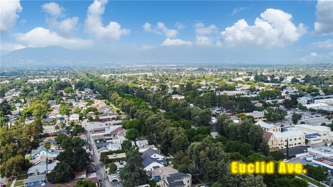 Building Photo - 1168 Scenic View St