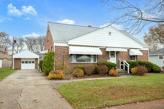 Building Photo - 685 Barrally St