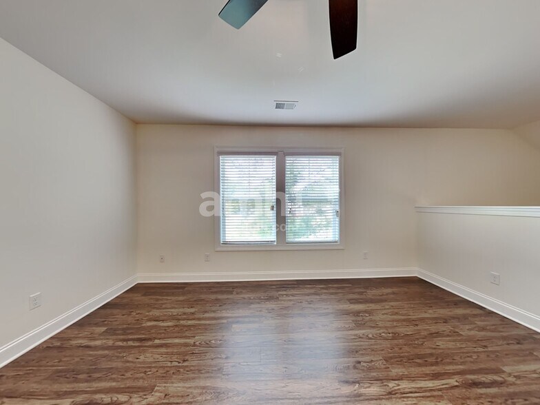 Building Photo - 101 Doral Blue Dr