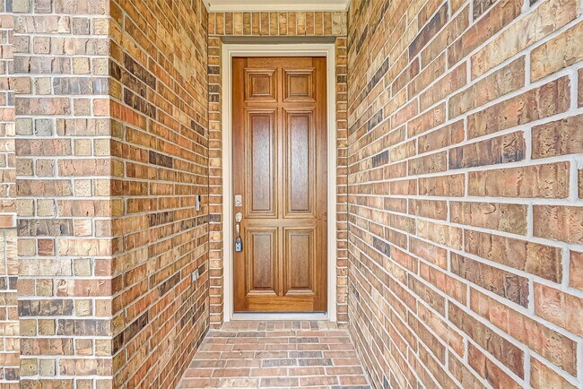 Building Photo - 14111 Lake Lodge Dr