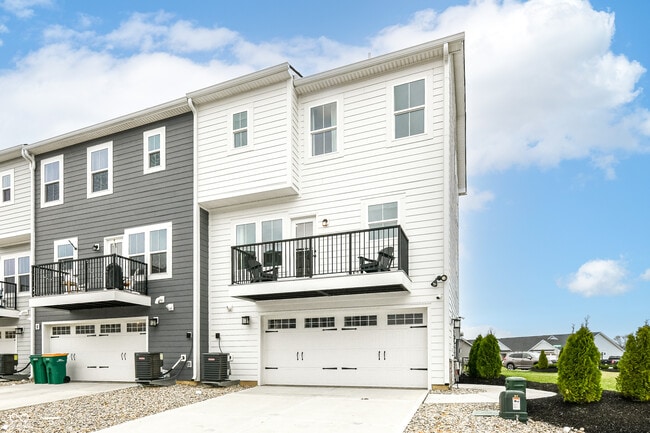 Building Photo - 5985 Rancho Dr