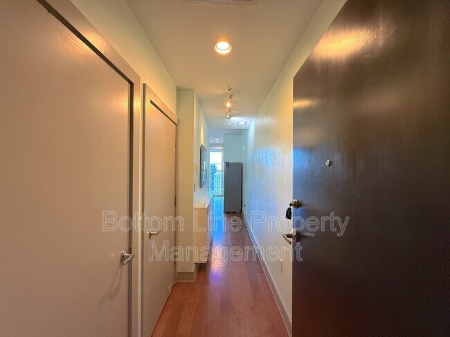 Building Photo - 333 W Trade St