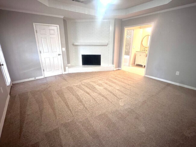 Building Photo - Spacious 4/2 on Corner Lot for Rent in Bra...
