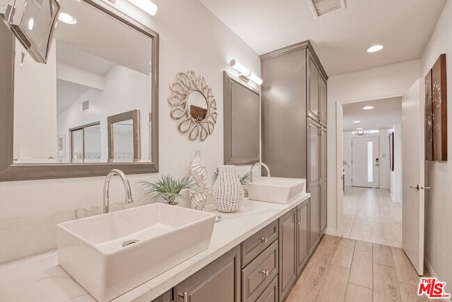 Building Photo - 36422 Sandsal Cir