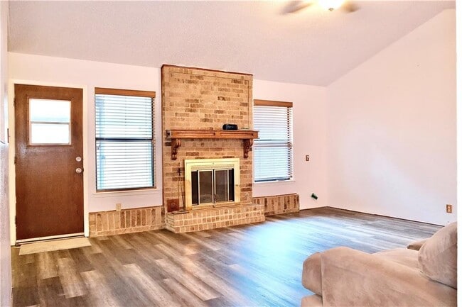 Building Photo - 12808 Irongate Ave