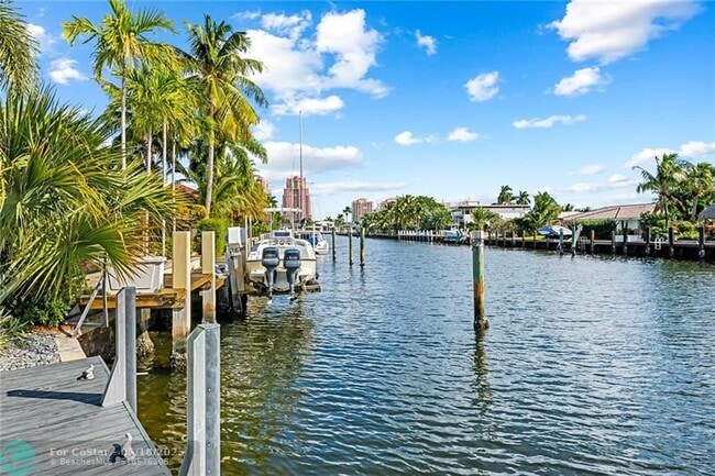 Building Photo - 2416 Bayview Dr