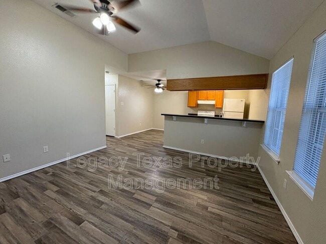 Building Photo - 641 Woodard Ave
