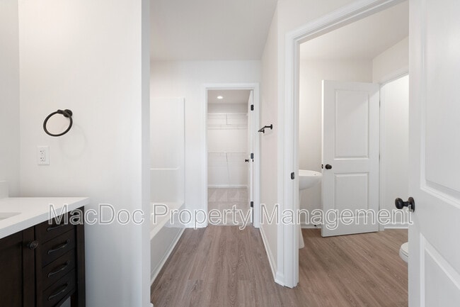 Building Photo - 105 Hillcrest Dr