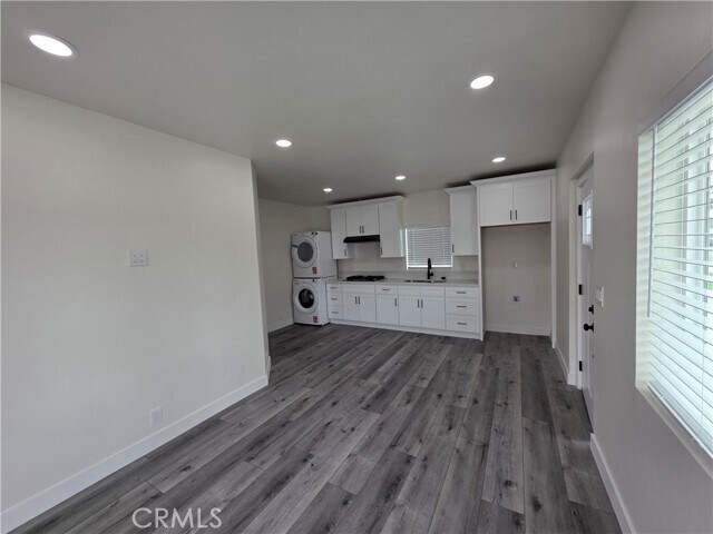 Building Photo - 9531 Mallard Ave