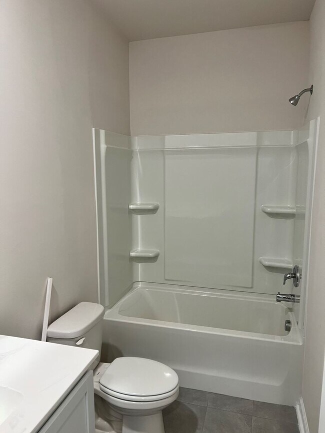 Building Photo - 23 Vineyard Pl