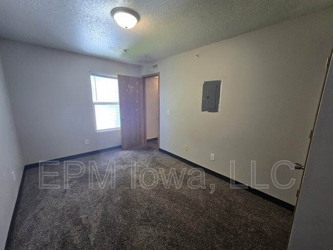 Building Photo - 64 Miller Ave SW