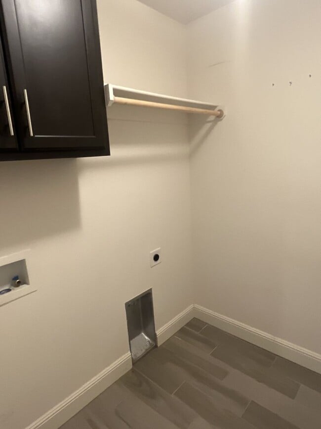 Building Photo - COMING SOON: Beautiful 4 bedroom/ 2 bathro...