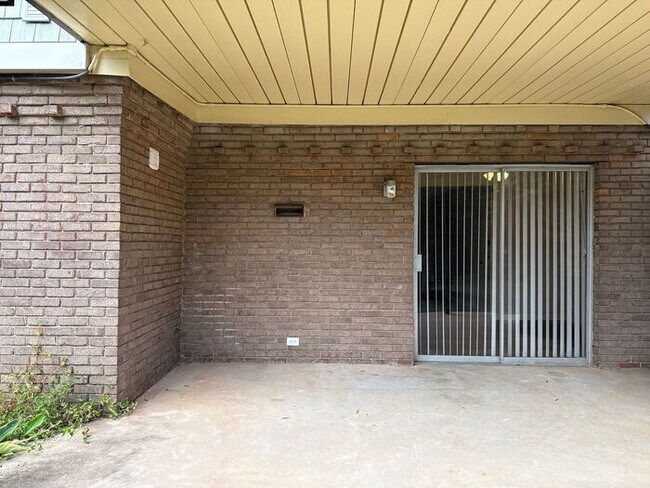 Building Photo - T.R. Lawing Realty Property