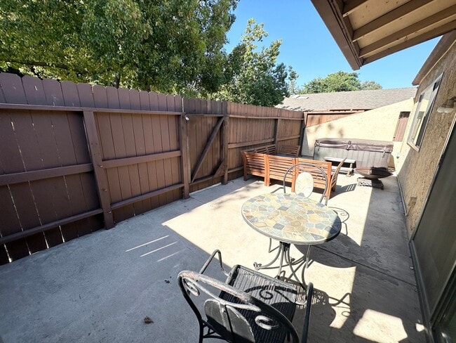 Building Photo - 386 N IronPike Cir
