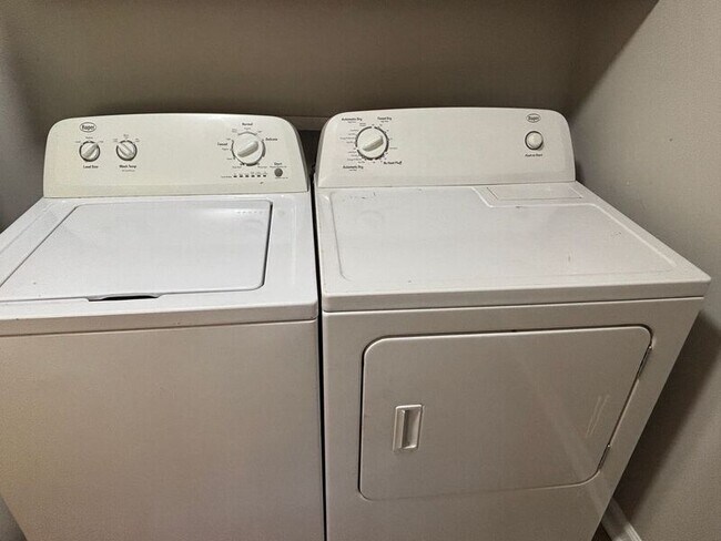 Building Photo - 2404 Quail Hollow Ct