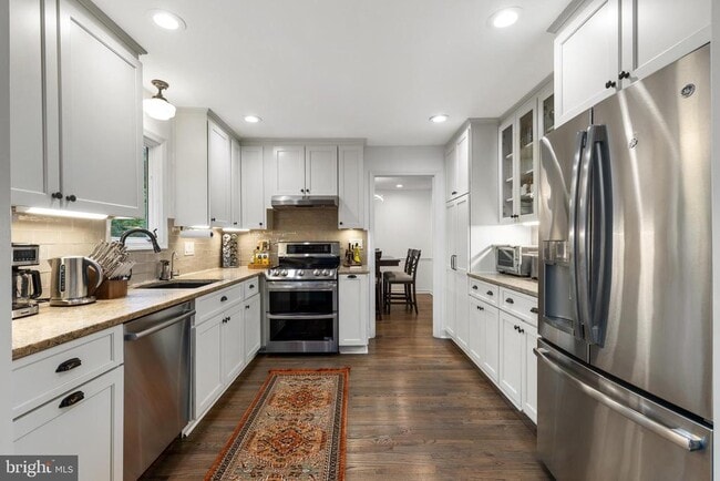 Building Photo - 9830 Meadow Valley Dr