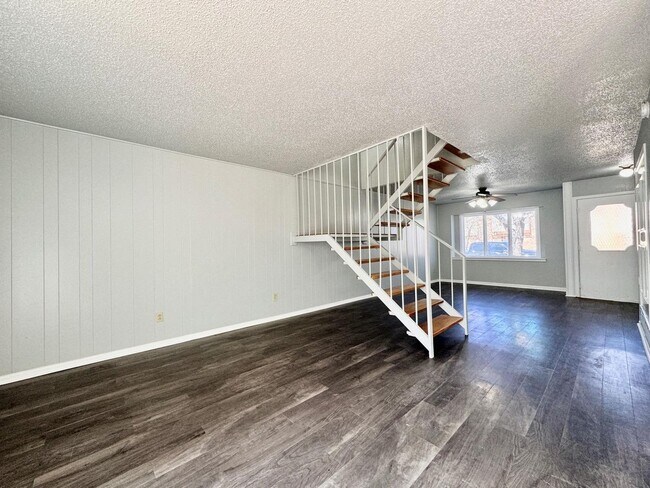 Building Photo - 3 bed 3 bath 2 car garage brick town home now available