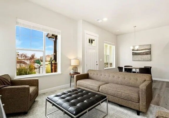 Building Photo - Elegant Townhome in Loveland