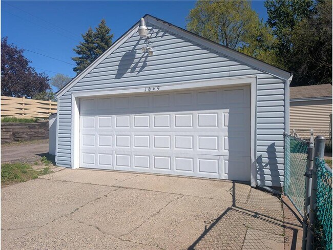 Building Photo - 1049 Gorman Ave