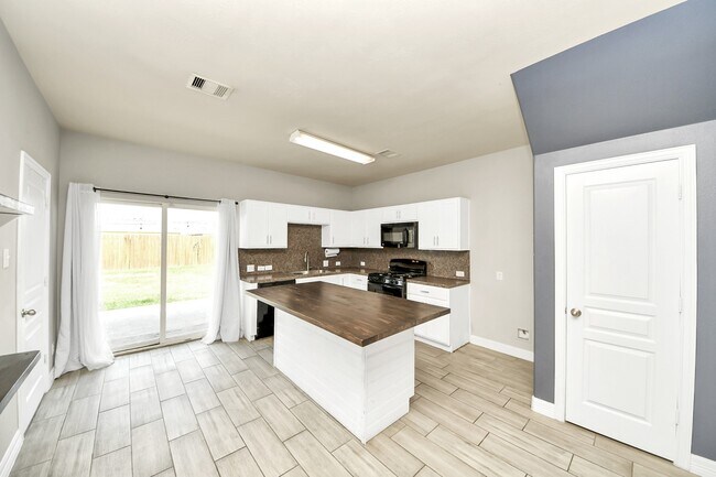 Building Photo - 7515 Morgan Ranch Tr