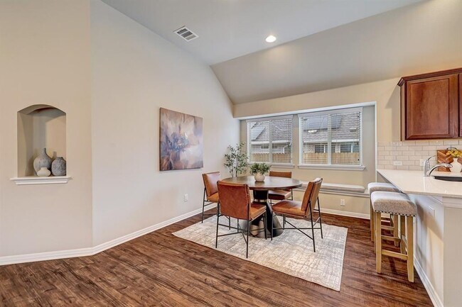 Building Photo - 124 Lasino Dr