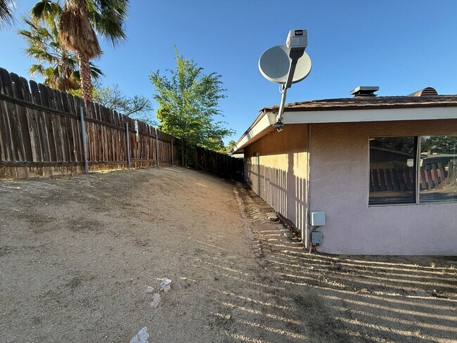 Building Photo - Victorville Green Tree Home- Refurbished 4 Bedrooms, 2 Bathrooms, New Paint,
