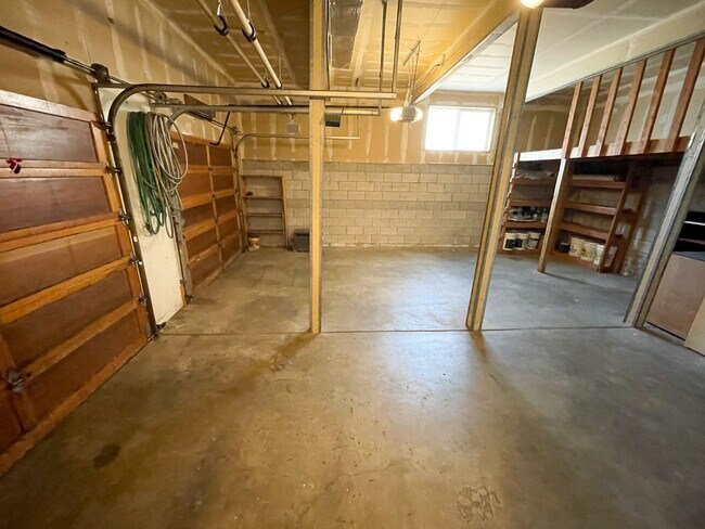 Building Photo - 3 Bedroom, 2 bath Spacious home in Moyina ...
