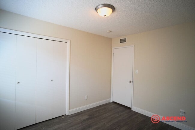 Building Photo - Phenomenal Home Located In Gated Community!