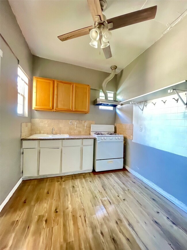 Building Photo - 6912 Avenue C