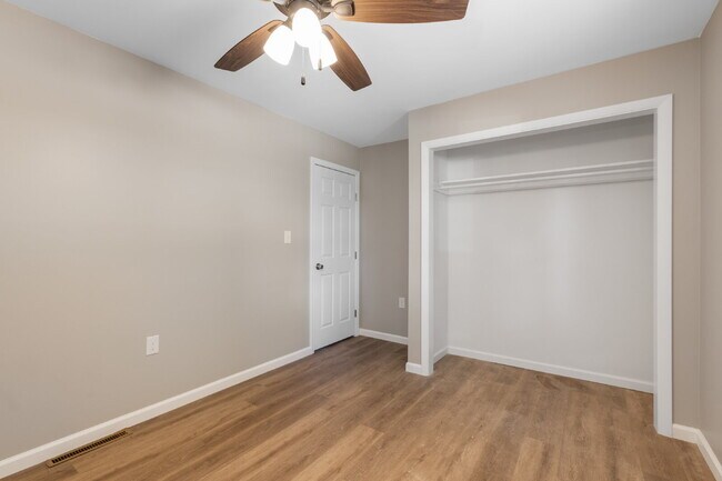 Building Photo - 1147 Inverness Dr