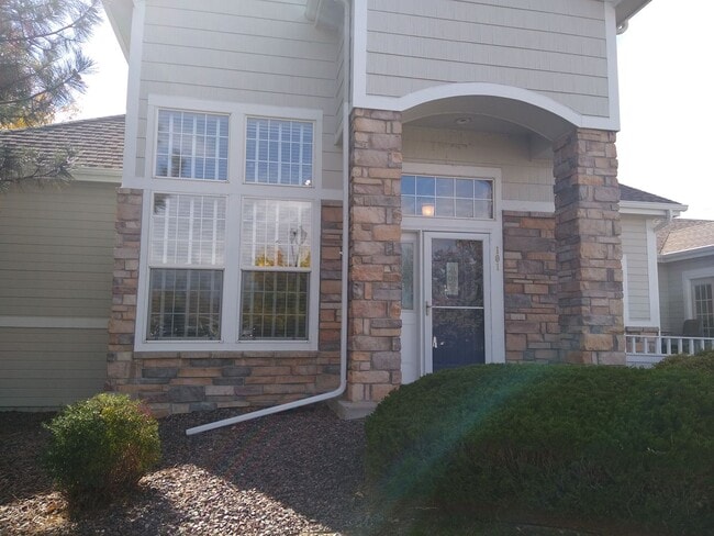 Building Photo - HUGE 3 Bedroom 3 Bath Home in Gated Community