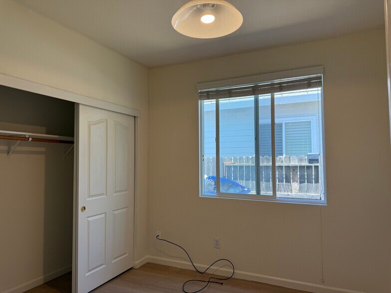 Building Photo - 9633 McKenna Dr