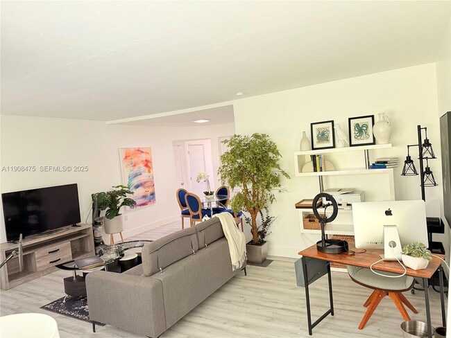 Building Photo - 6941 Bay Dr