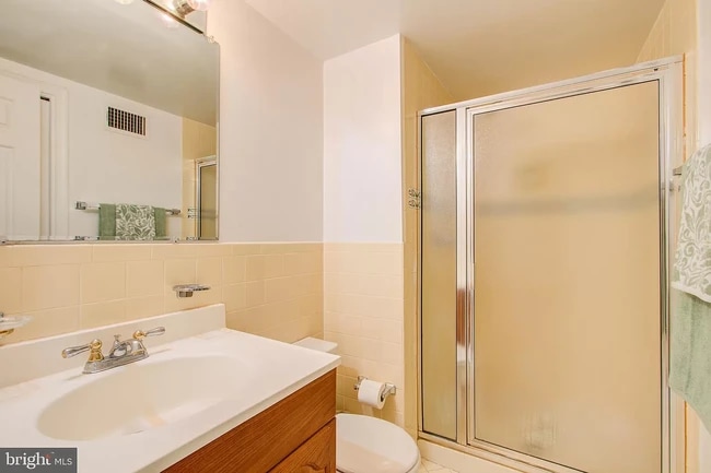 Primary bathroom - 118 Monroe St
