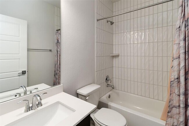 Building Photo - 220 Mirabeau Way