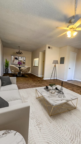 Building Photo - 7019 Huntington Park Dr