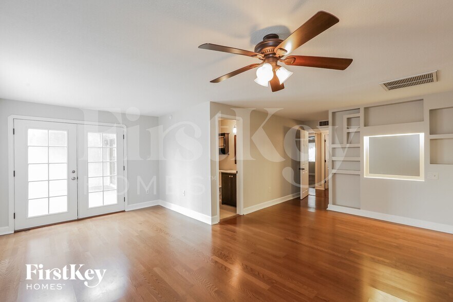 Building Photo - 3827 E Friess Dr
