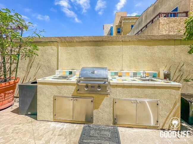 Building Photo - SD: Luminous 3BD/2BA Corner Unit in Little Italy with City Views, W/D & Private Balcony