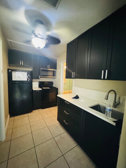 Building Photo - 401 SW 10th Terrace