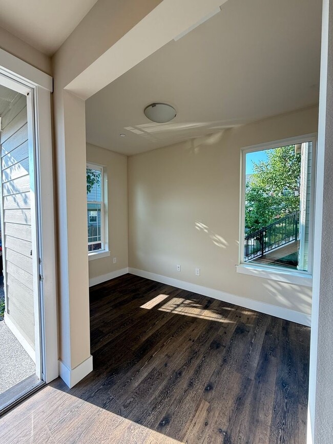 Building Photo - Modern 4 Bed, 3.5 Bath Lynnwood Home – Pri...