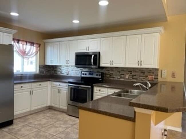 Building Photo - 2321 SW 19th St