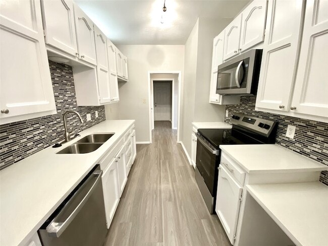 Building Photo - 500 Norwood Pl