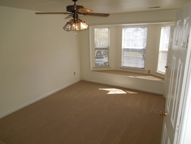 Building Photo - York County Tabb District Townhome.