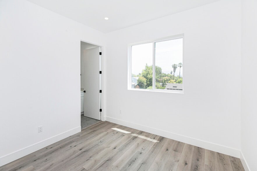 Building Photo - 10851 1/2 Otsego St