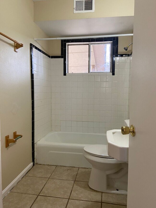 Building Photo - **ON HOLD**3 Bedroom / 1.5 Bathroom Home for Rent in Columbus, GA***