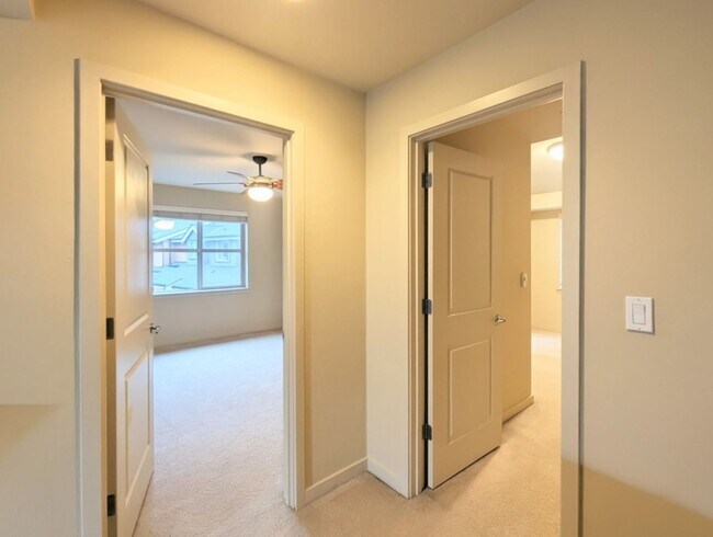 Building Photo - 2Bd/2.25Ba Mukilteo Townhouse