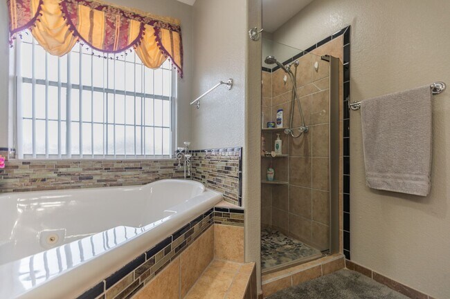 Building Photo - 3 bed 2 bath beautiful home!