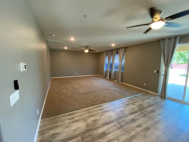 Building Photo - Beautiful home in desirable neighborhood for rent in Visalia CA