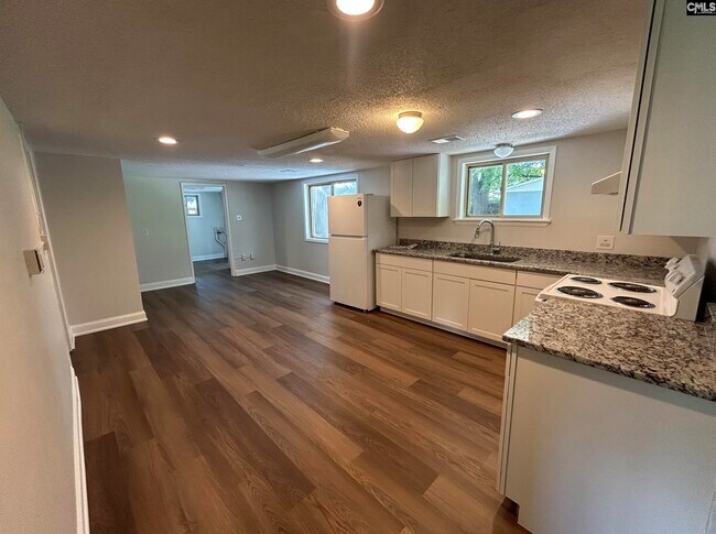 Building Photo - 236 Cardinal Dr