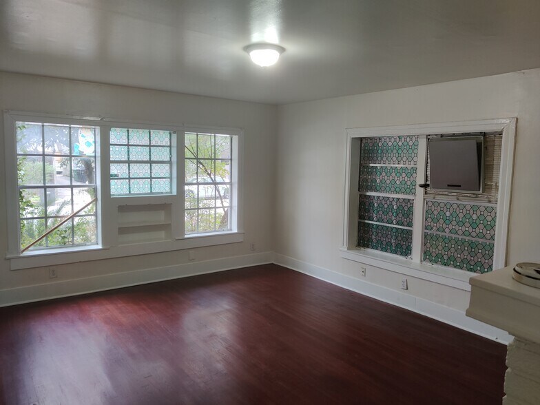 Building Photo - 2427 Hazard St